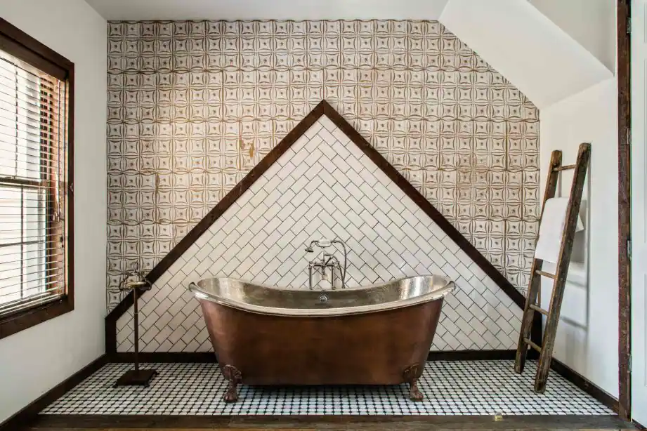 Urban Cowboy Brooklyn Private Treehouse Room Bathtub